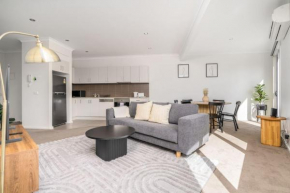 3BR Modern Apt Prime Location 7 Mins to CBD